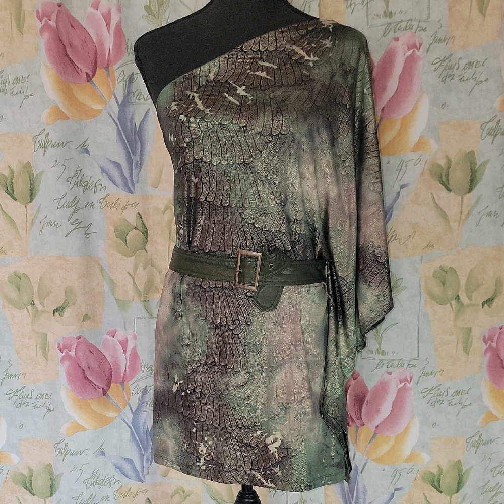 One-Shoulder Green Feather Print Dress with Belt